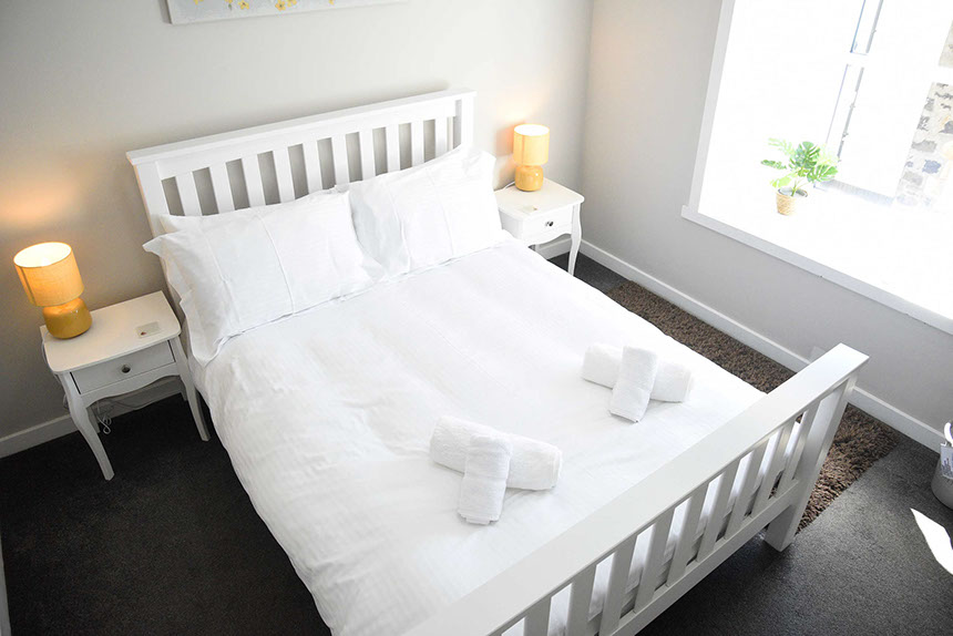 Rooms on the High Street contains spacious Double Room accommodaton